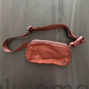 Lululemon Everywhere Belt Bag *1L